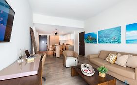 New!Beachfront Condo Resort- Balcony